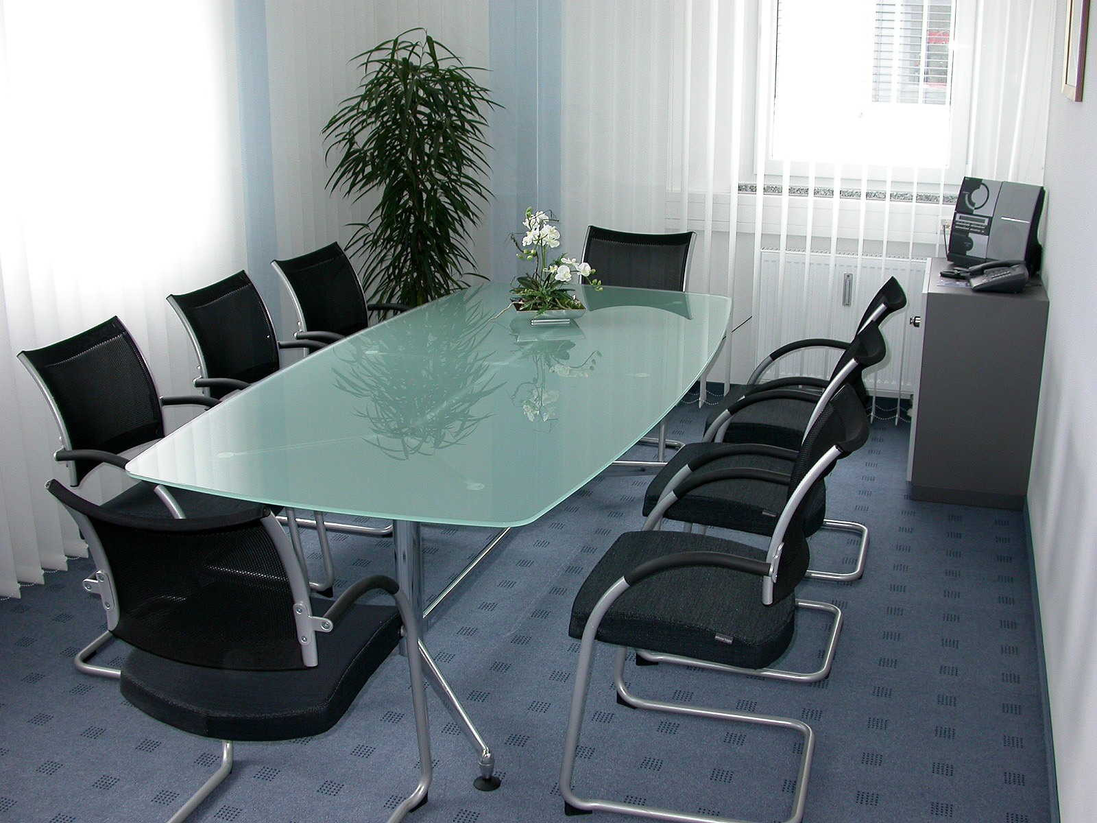 Schöner Konferenzraum im BüroCenter Wolfratshausen für bis zu 8 Personen